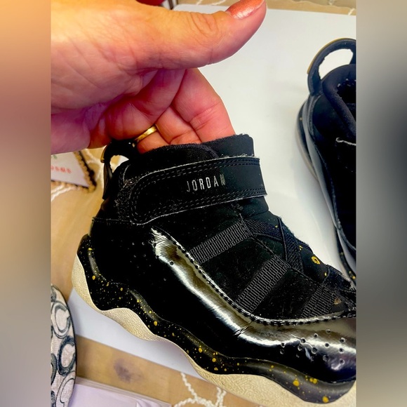 Jordan‎ sneakers for boys size 9c - Picture 3 of 6